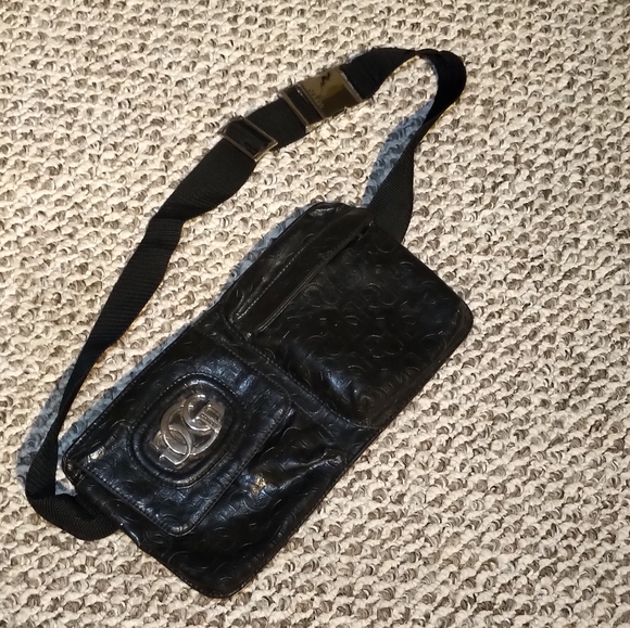 Guess engraved leather cross body adjustable purse - Picture 4 of 4